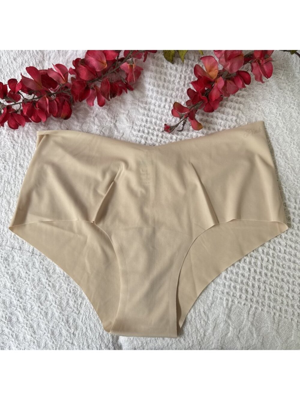 PINK VICTORIA'S SECRET L SEAMLESS SILKY NUDE CREAM CHEEKY PANTIES NWT